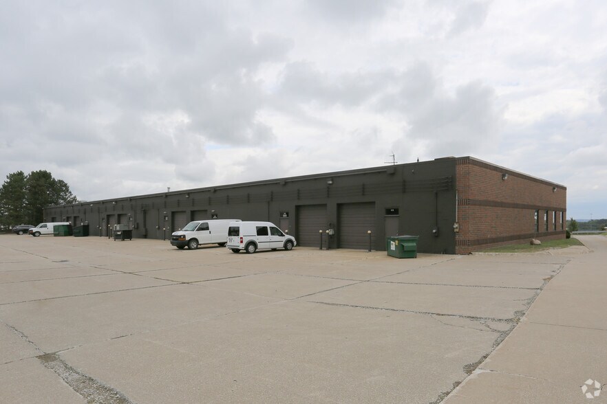 101-180 Ken Mar Industrial Pky, Broadview Heights, OH à louer - Photo du bâtiment - Image 3 de 9