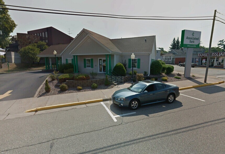 509 Grand Ave, Neillsville, WI à vendre - Photo principale - Image 1 de 6