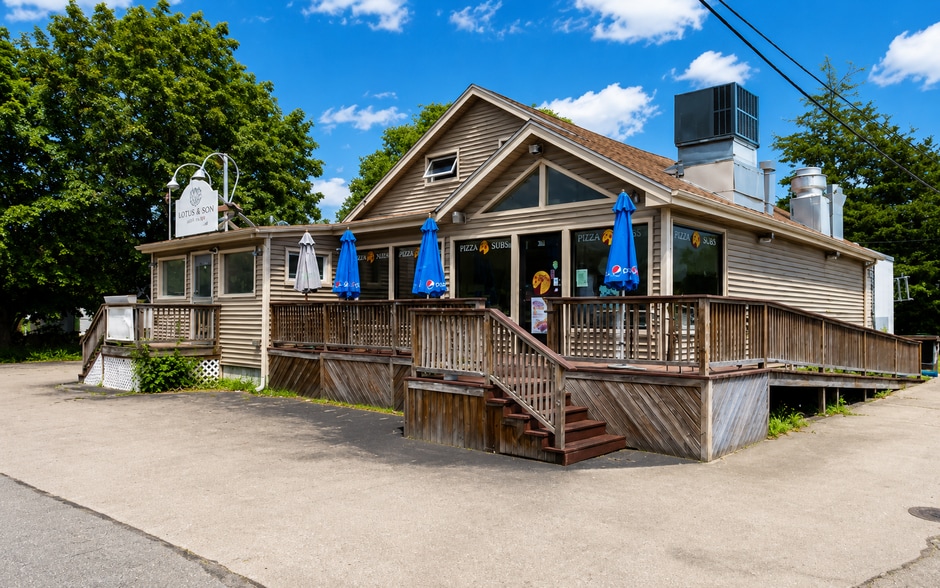 379-381 Sconticut Neck Rd, Fairhaven, MA for sale - Building Photo - Image 3 of 15