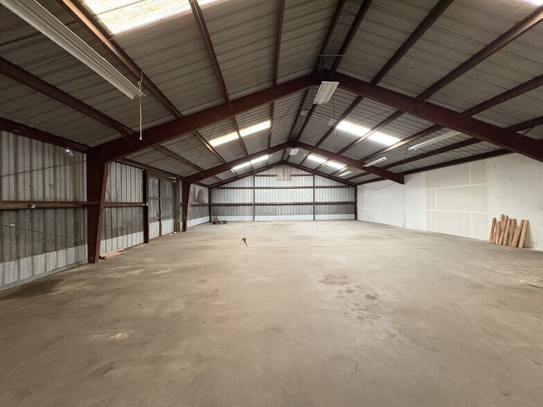 10612 Hempstead Rd, Houston, TX à louer - Photo du bâtiment - Image 3 de 11