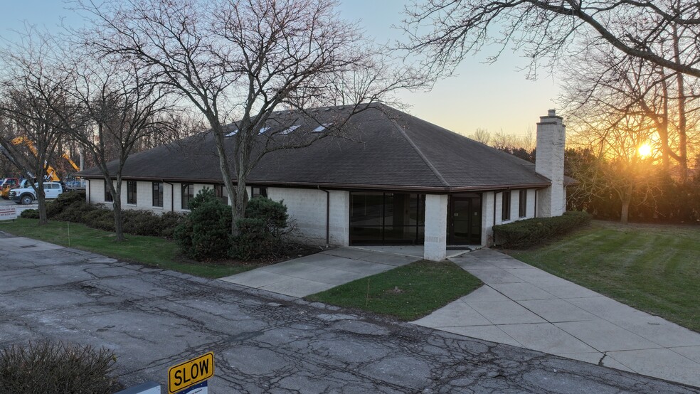 622 Eckel Rd, Perrysburg, OH for lease - Primary Photo - Image 1 of 2