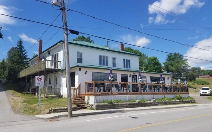 692 Ch des Outaouais, Pointe-fortune, QC for sale Primary Photo- Image 1 of 1