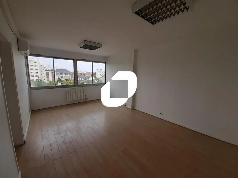 Office in Saint-Maur-des-Fossés for lease - Interior Photo - Image 3 of 7