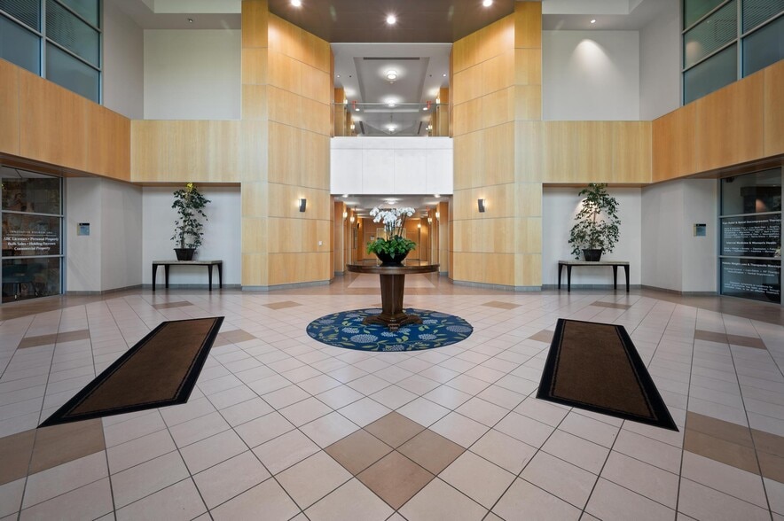 28212 Kelly Johnson Pkwy, Valencia, CA for lease - Building Photo - Image 3 of 35