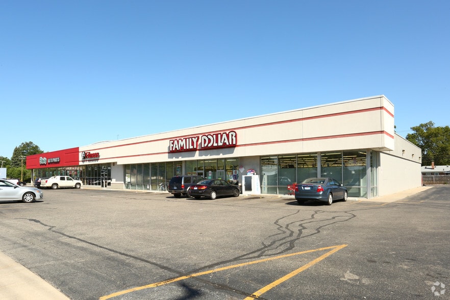 23236-23300 Van Born Rd, Dearborn Heights, MI for lease - Primary Photo - Image 1 of 5