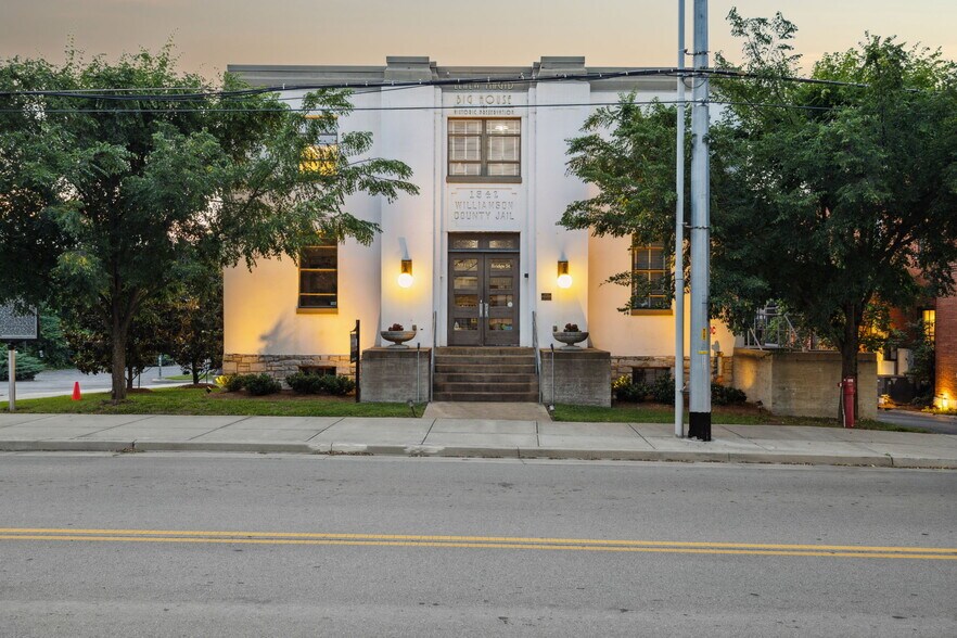 112 Bridge St, Franklin, TN à vendre - Photo du bâtiment - Image 1 de 46