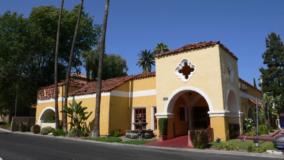 2498 Erringer Rd, Simi Valley, CA à louer - Photo du bâtiment - Image 2 de 8