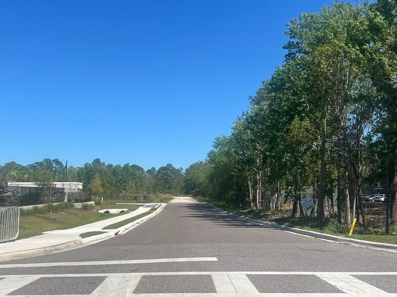 12528 Colonial dr, Orlando, FL for sale - Primary Photo - Image 1 of 9
