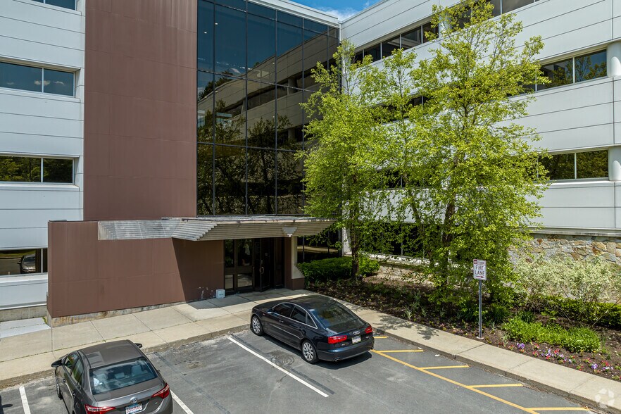 877 South St, Pittsfield, MA à louer - Photo du bâtiment - Image 3 de 13