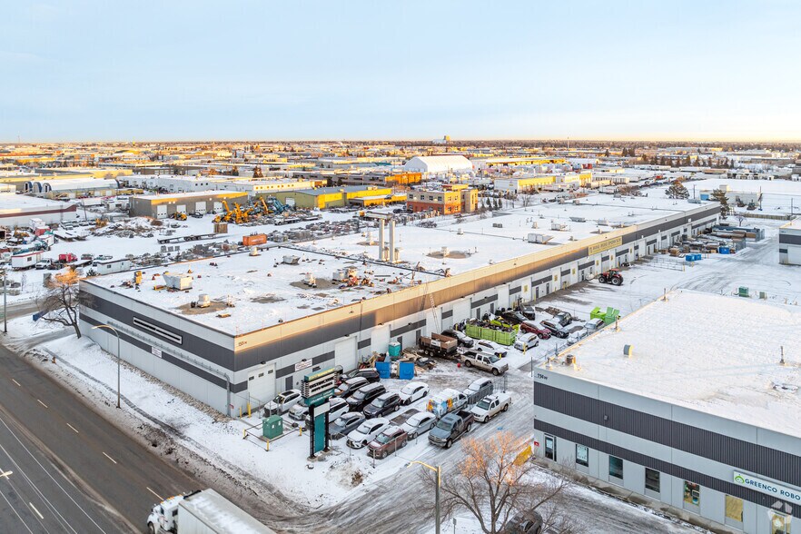 15403-15535 115A Av NW, Edmonton, AB à louer - Aérien - Image 2 de 6