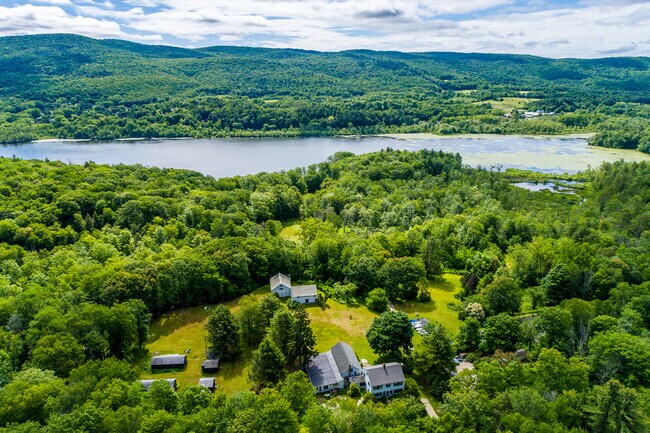 Plus de détails pour 350 Old Cheshire Road, Lanesborough, MA - Spécialité à vendre