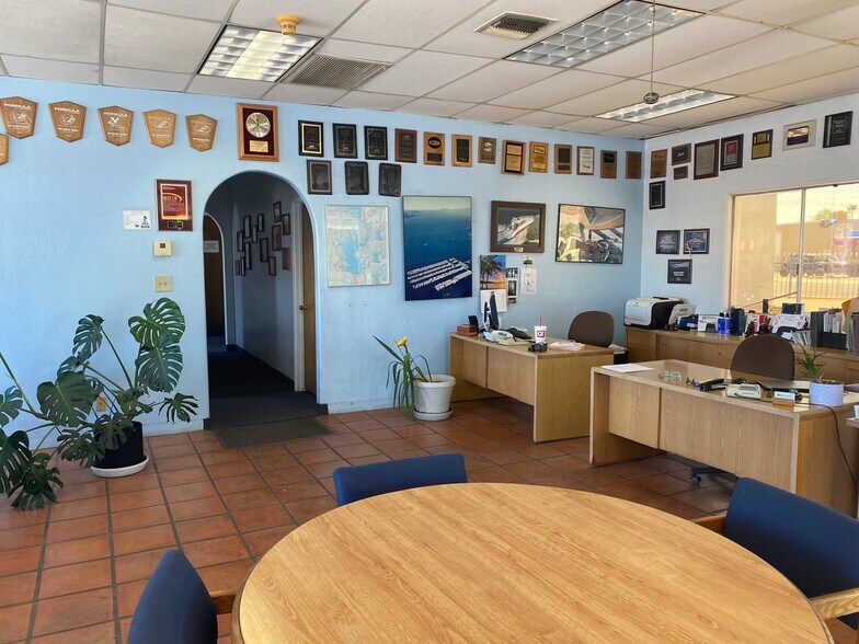 9801 N 19th Ave, Phoenix, AZ à vendre - Photo du bâtiment - Image 2 de 13