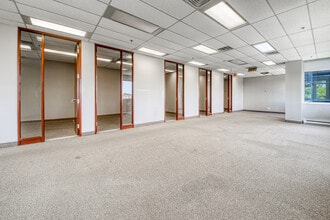 9999 Boul Cavendish, Montréal, QC for lease Interior Photo- Image 2 of 3