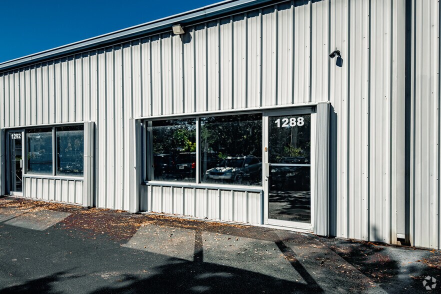 1260-1296 SE Industrial Blvd, Port Saint Lucie, FL à louer - Photo du bâtiment - Image 3 de 14
