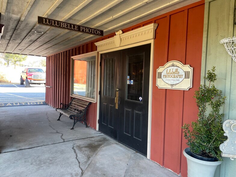 2 E 28th Division Hwy, Lititz, PA à louer - Photo du bâtiment - Image 2 de 9