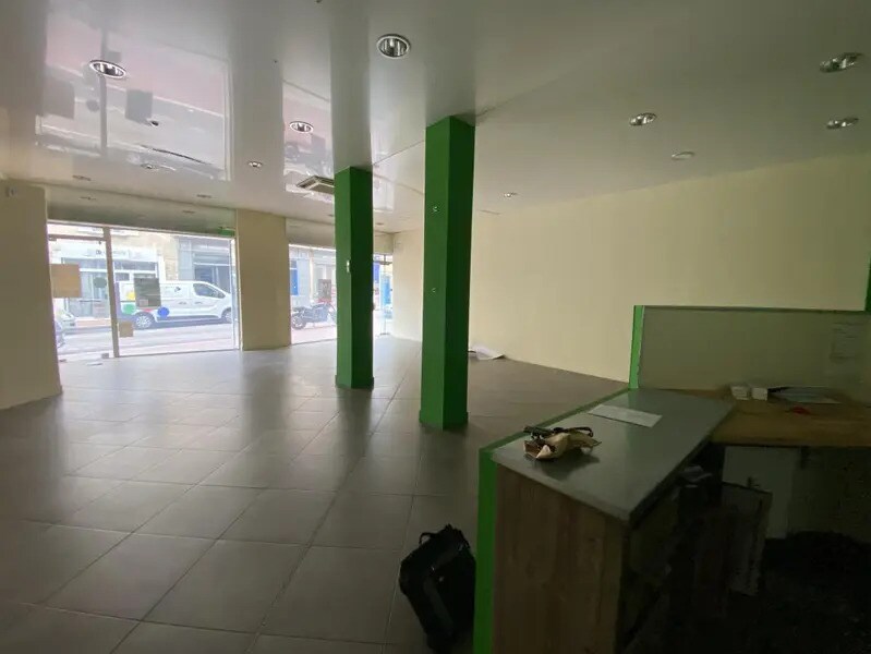 Retail in Limoges for sale Interior Photo- Image 1 of 3