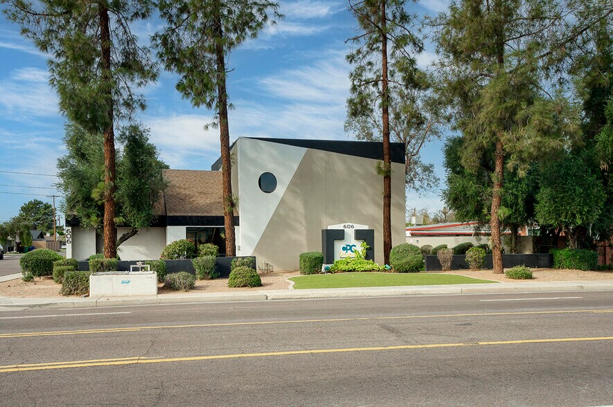 606 N Stapley Dr, Mesa, AZ à vendre - Photo du bâtiment - Image 2 de 23