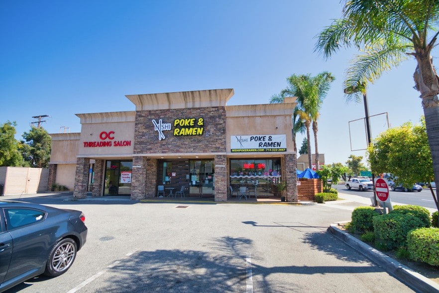 6242 Beach Blvd, Buena Park, CA for lease - Primary Photo - Image 1 of 10