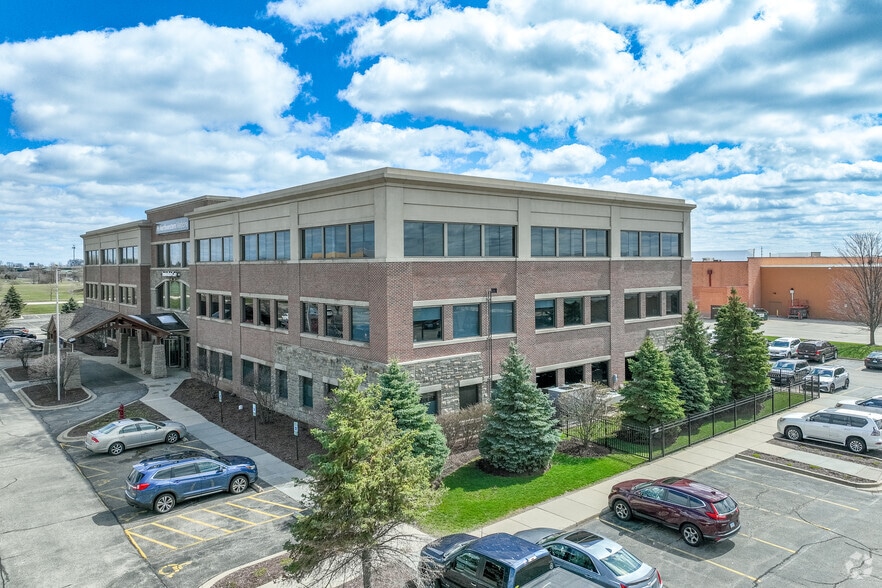 360 Station Dr, Crystal Lake, IL for lease - Building Photo - Image 1 of 9