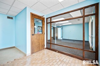 5113 N Executive Dr, Peoria, IL for lease Interior Photo- Image 1 of 12