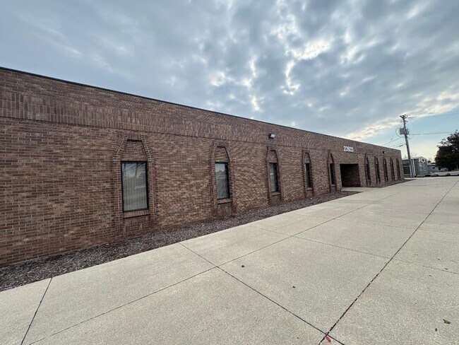 More details for 23933 Allen Rd, Trenton, MI - Office for Lease