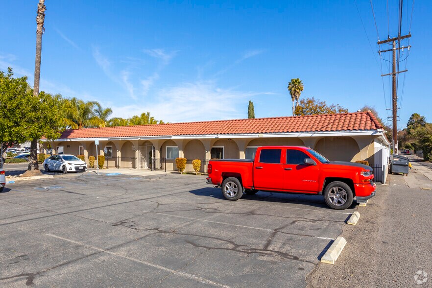 925 E Pennsylvania Ave, Escondido, CA à louer - Photo du bâtiment - Image 2 de 4