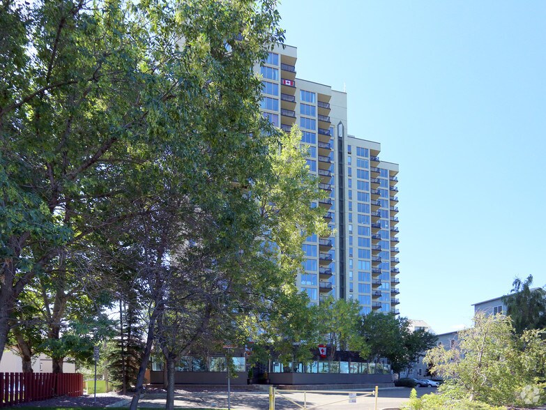 10149-10159 Saskatchewan Dr NW, Edmonton, AB à vendre - Photo du bâtiment - Image 2 de 14