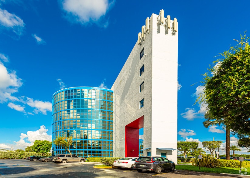 9600 NW 25th St, Miami, FL for lease - Building Photo - Image 1 of 5
