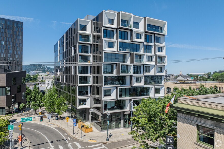 329 NE Couch St, Portland, OR à louer - Photo du bâtiment - Image 2 de 30