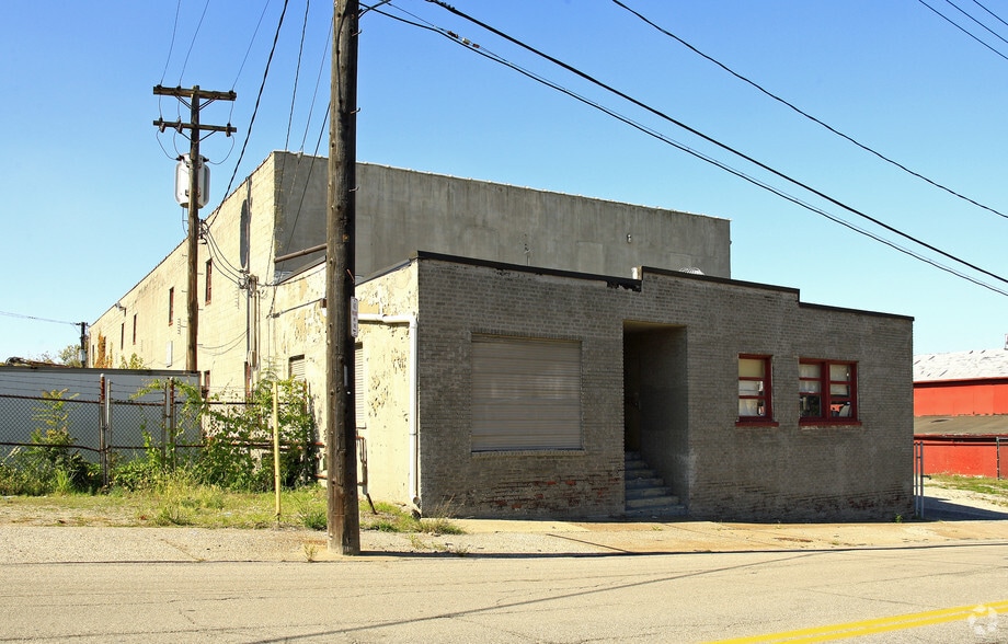2290-2294 Scranton Rd, Cleveland, OH for lease - Building Photo - Image 2 of 6