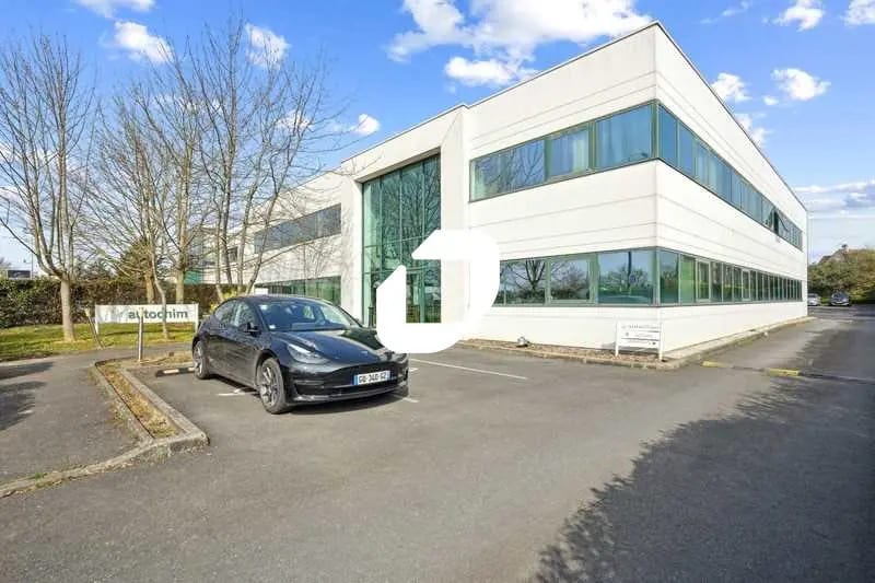 Flex in Morangis for lease Building Photo- Image 1 of 18