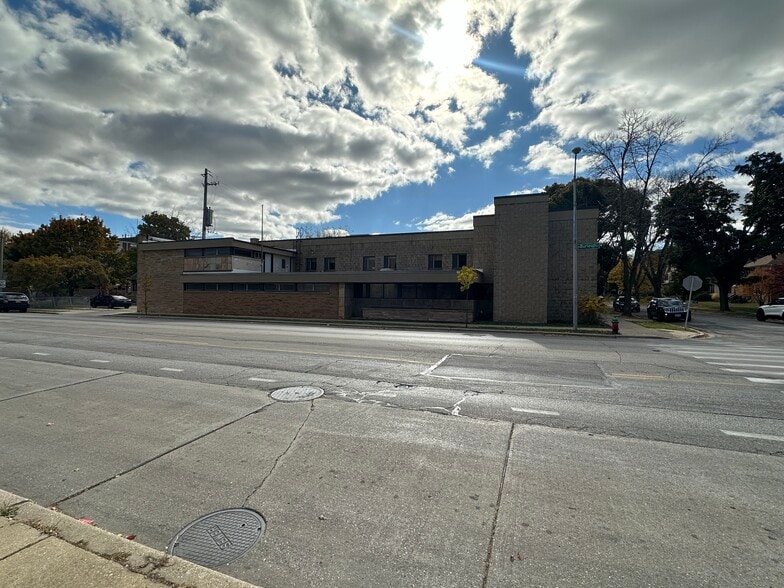 3090 N 53rd St, Milwaukee, WI for sale - Building Photo - Image 1 of 3