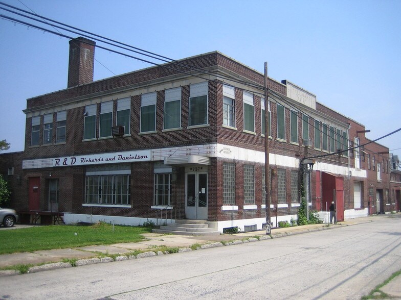 737 N 13th St, Allentown, PA à vendre - Photo du bâtiment - Image 2 de 4