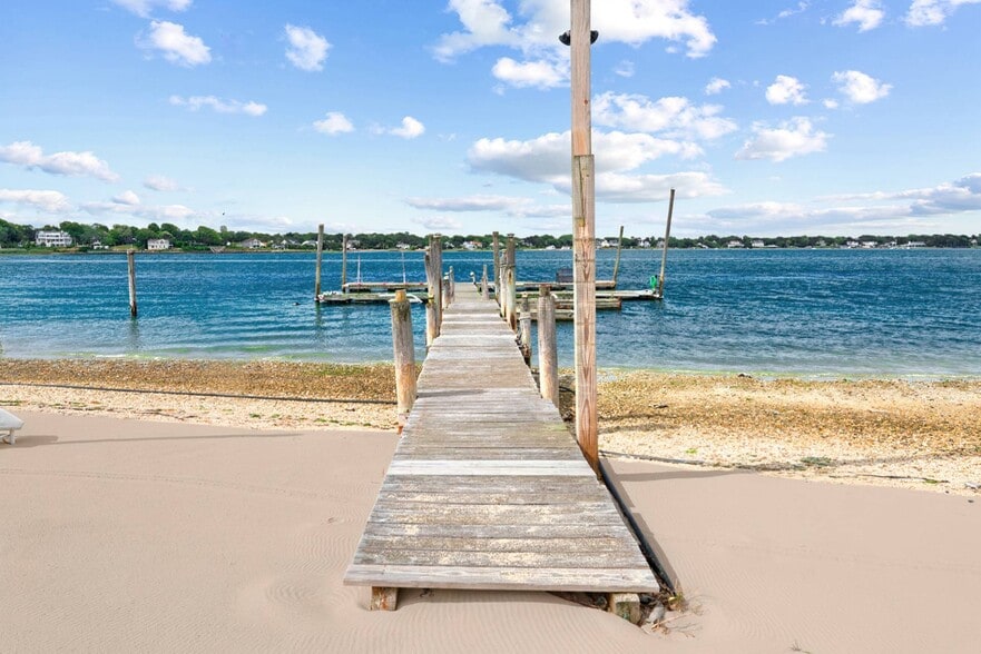 71 W Tiana Rd, Hampton Bays, NY for sale - Building Photo - Image 2 of 10