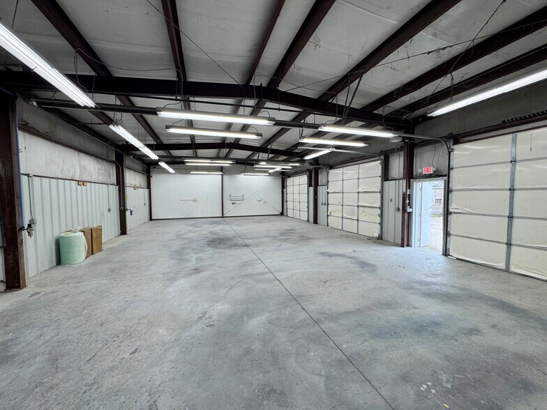 4316 S Newcastle Rd, Oklahoma City, OK à louer - Photo du bâtiment - Image 3 de 15