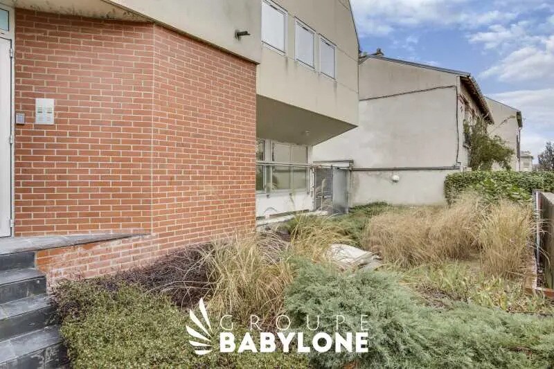 Office in Suresnes for lease Building Photo- Image 1 of 2