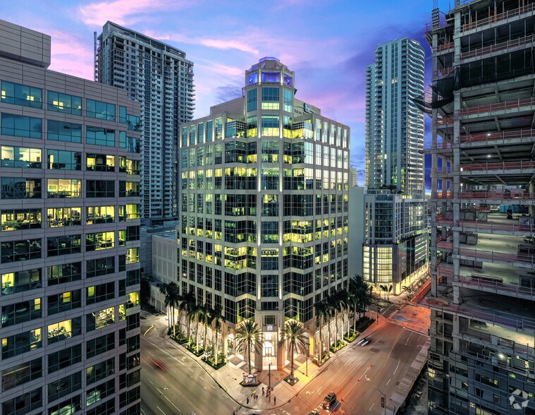 200 E Las Olas Blvd, Fort Lauderdale, FL à louer - Photo du bâtiment - Image 2 de 14