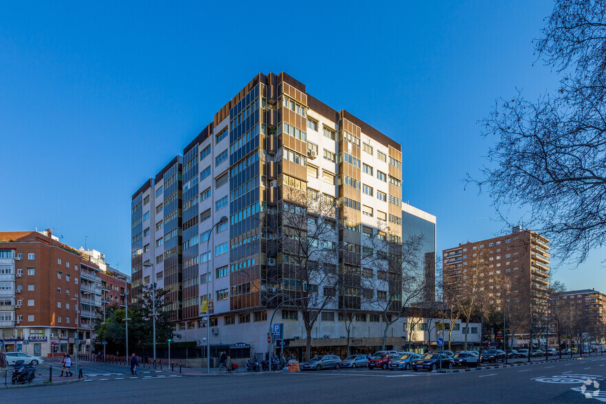 Multi-résidentiel dans Madrid, MAD à vendre - Photo principale - Image 1 de 2