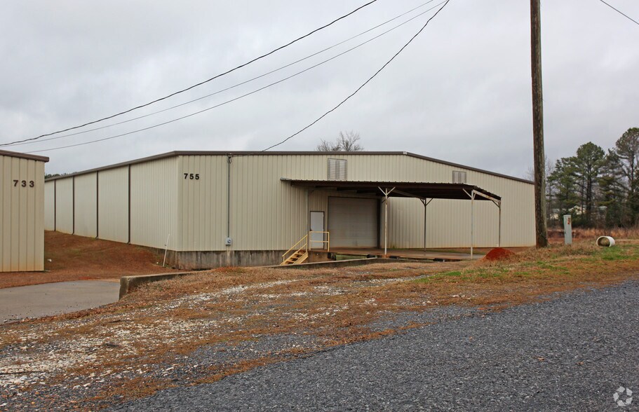 755 16th Ct, Alexander City, AL à vendre - Photo du bâtiment - Image 2 de 3