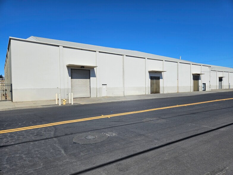 2084 Lapham Dr, Modesto, CA à vendre - Photo du bâtiment - Image 3 de 23