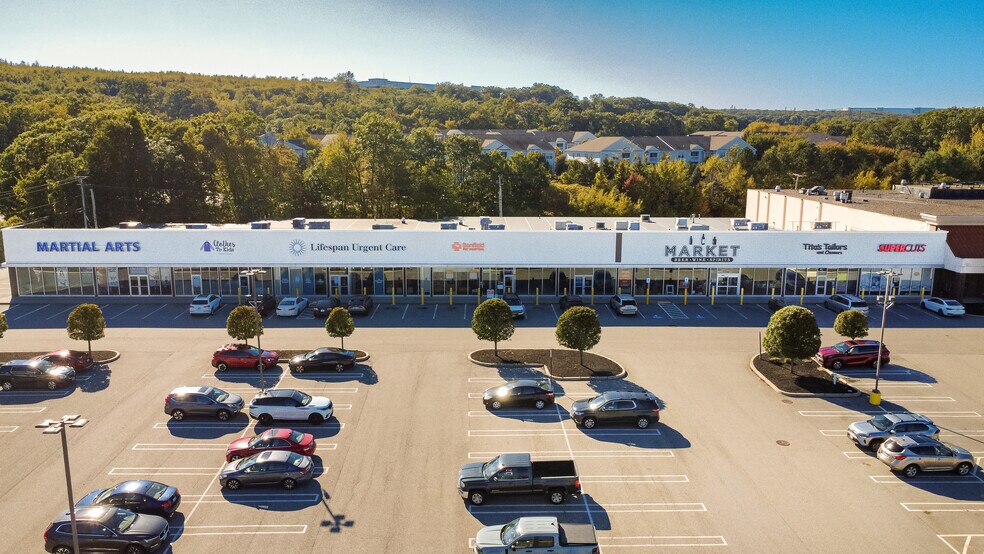 1400 Atwood Ave, Johnston, RI à louer - Photo du bâtiment - Image 2 de 7