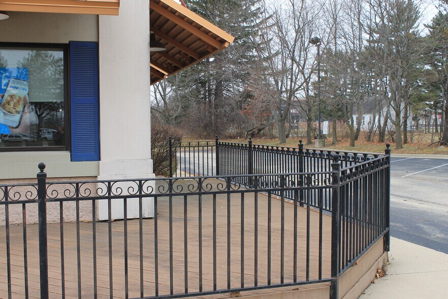 131 N Annie Glidden Rd, Dekalb, IL à vendre - Photo du bâtiment - Image 2 de 17