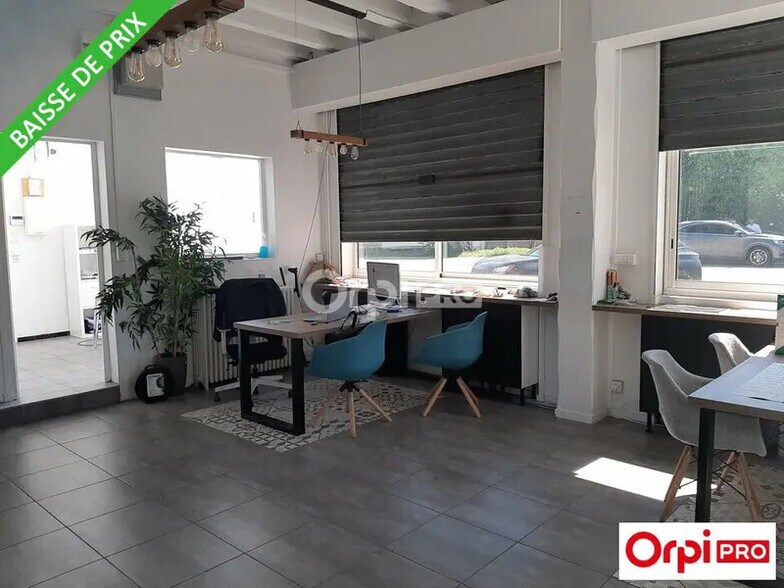 Flex in Valence for sale - Interior Photo - Image 2 of 12