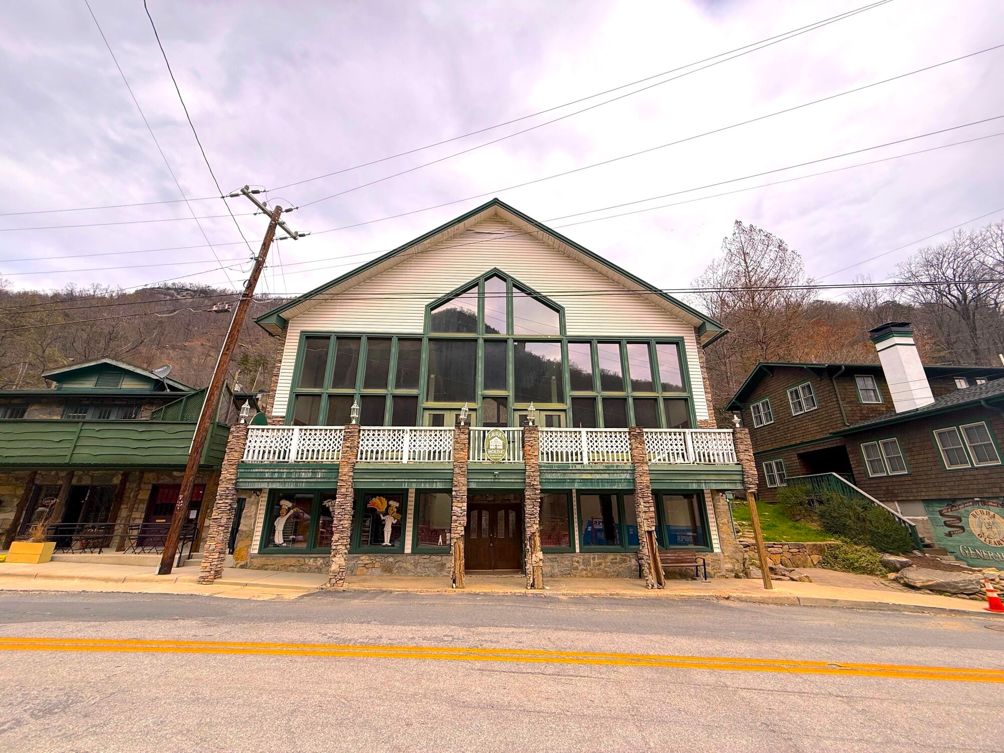 390 Main St, Chimney Rock, NC à vendre Photo du bâtiment- Image 1 de 10