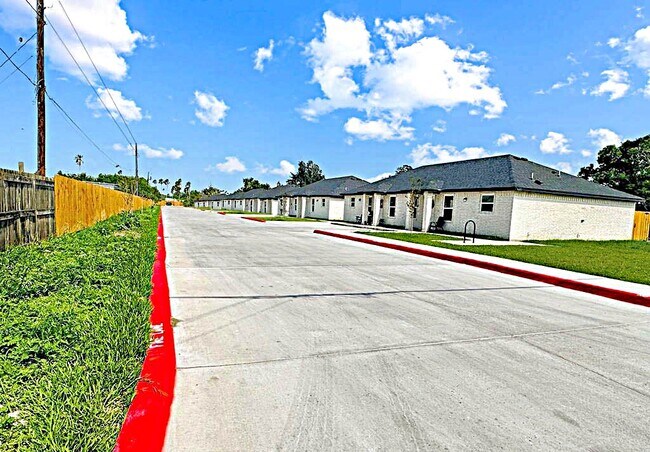 Plus de détails pour 925 N Iowa Ave, Brownsville, TX - Multi-résidentiel à vendre