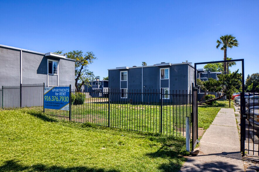 6267 Martin Luther King Jr Blvd, Sacramento, CA à vendre - Photo du bâtiment - Image 2 de 17