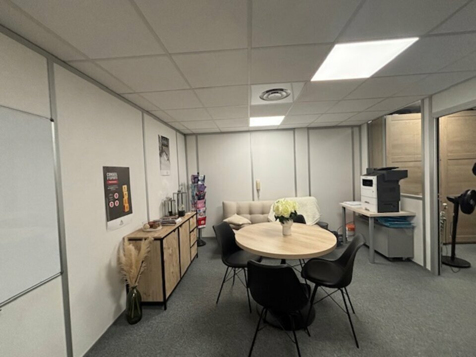Office in Aix En Provence for lease Interior Photo- Image 1 of 6