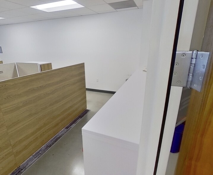 725 S Figueroa St, Los Angeles, CA for lease - Matterport 3D Scan - Image 2 of 24