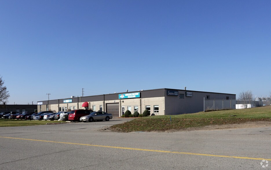 180 Sheldon Dr, Cambridge, ON à louer - Photo du bâtiment - Image 2 de 3