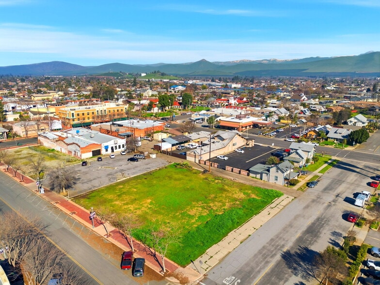 190 S Elmwood Ave, Lindsay, CA à vendre - Photo du bâtiment - Image 3 de 12
